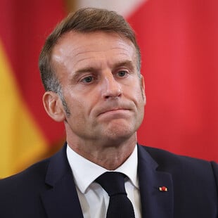 Πολιτικός σεισμός στη Γαλλία: O Μπαϊρού στο χείλος του γκρεμού και ο Μακρόν χωρίς «σωσίβιο»