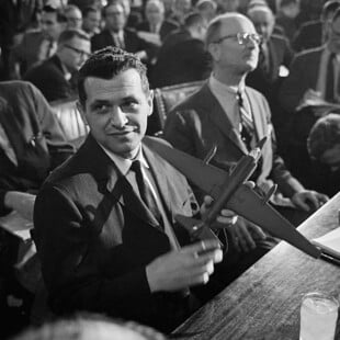 Πώς ένας Αμερικανός πιλότος της CIA άλλαξε τον Ψυχρό Πόλεμο με μια πτώση αεροσκάφους