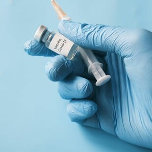 Ο FDA εγκρίνει επικαιροποιημένα εμβόλια για τον Covid-19