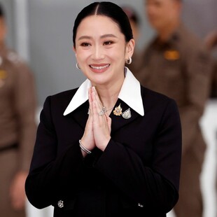 Καθαιρέθηκε η πρωθυπουργός της Ταϊλάνδης έπειτα διαρροή τηλεφωνικής κλήσης της