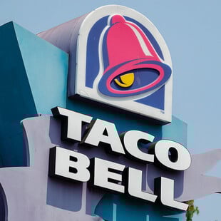 Taco Bell: Επανεξετάζει τη χρήση AI στο drive-through αφού πελάτης παρήγγειλε 18.000 νερά