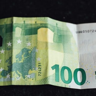 Επίδομα 100 ευρώ: Πότε πληρώνεται