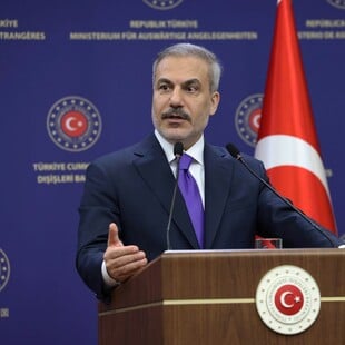 Προκλητικός Φιντάν: Η Ελλάδα χρησιμοποιεί την Τουρκία ως «πολιτική ασπιρίνη» 