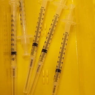 Έρευνα: Το εμβόλιο για τον έρπητα ζωστήρα μπορεί να μειώσει τον κίνδυνο εμφράγματος και εγκεφαλικού