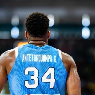 EuroBasket: «Απλώς δώστε το τρόπαιο στην Ελλάδα», γράφε η FIBA