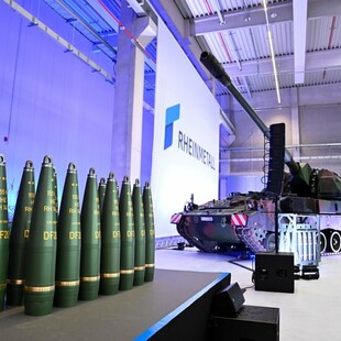 Rheinmetall και λοιπές εταιρείες όπλων κυνηγούν ταλέντα προσφέροντας γιόγκα, υψηλούς μισθούς και... προφυλακτικά