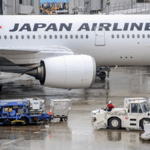 Η Japan Airlines ζητά συγγνώμη για μεθυσμένο πιλότο της που οδήγησε σε καθυστέρηση τρεις πτήσεις της