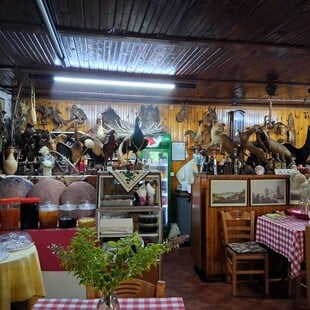 Το Χάνι της Ρέρεσης είναι ένα από τα τελευταία της Ελλάδας