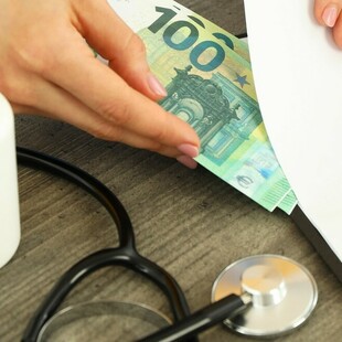 Συνελήφθη διευθυντής δημόσιου νοσοκομείου για «φακελάκι»