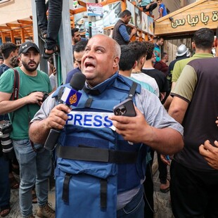 «Ο κόσμος μας αντιμετωπίζει με αδιαφορία» λέει δημοσιογράφος που έχασε τη γυναίκα και τα παιδιά του στη Γάζα