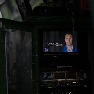 Χάος στις ΗΠΑ: Η δολοφονία του Τσάρλι Κερκ ξυπνά φόβους για γενικευμένη πολιτική τρομοκρατία