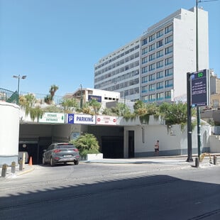 Από το χθες στο σήμερα: Τα πάρκινγκ της Αθήνας αλλάζουν εποχή