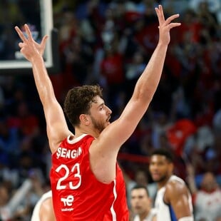 Eurobasket 2025: Αντιδράσεις για τις αναρτήσεις Σεγκούν με Κεμάλ και θαλασσινό αέρα μετά τη νίκη επί της Ελλάδας