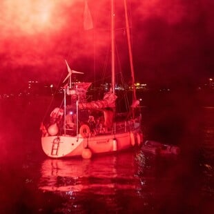 Σύρος: Αναχώρησε για τη Γάζα το πλοίο της ελληνικής αποστολής «Οξυγόνο»