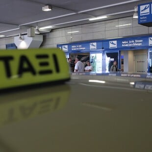 Οδηγός ταξί απείλησε με μαχαίρι συνάδελφό του για μία κούρσα στο αεροδρόμιο «Ελευθέριος Βενιζέλος»