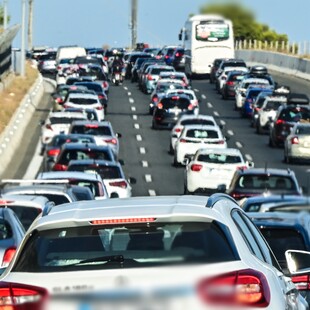 700.000 οχήματα χωρίς ΚΤΕΟ: Σοβαρό πρόβλημα ασφάλειας στους ελληνικούς δρόμους