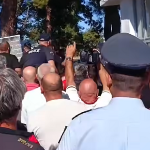 Σέρρες: Αγρότες και κτηνοτρόφοι προπηλάκισαν τον υφυπουργό Αγροτικής Ανάπτυξης 