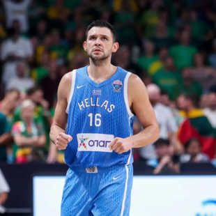 Ο Κώστας Παπανικολάου έσπευσε σε τροχαίο να φροντίσει τα παιδιά μιας τραυματισμένης μητέρας