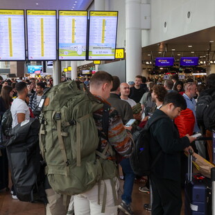 Το αεροδρόμιο των Βρυξελλών ακυρώνει το 50% των αυριανών πτήσεων λόγω της κυβερνοεπίθεσης