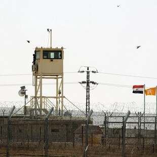 Αποκάλυψη φρίκης στην Αίγυπτο: Μαζικός τάφος με 300 πτώματα κοντά σε στρατιωτική βάση στο Σινά