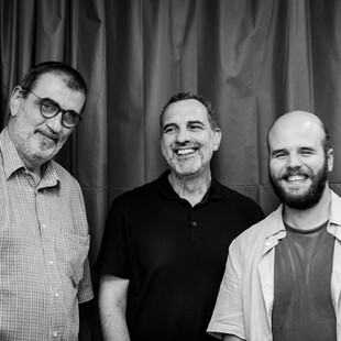 Flying Jazz Trio: Confessions