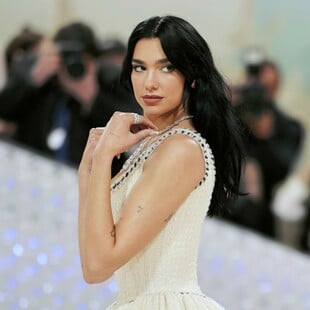 Dua Lipa: Απέλυσε τον ατζέντη της λόγω φερόμενης υποστήριξής του στο Ισραήλ