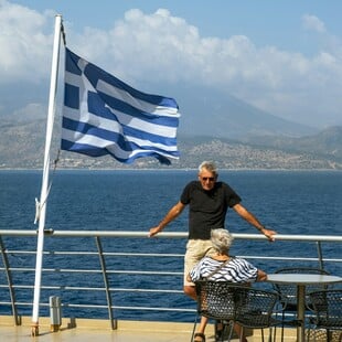 Πώς πρέπει να αντιμετωπίσει η Ελλάδα τη μείωση του πληθυσμού της; - Το αφιέρωμα του BBC