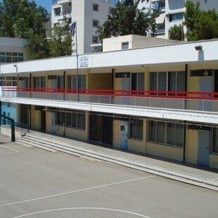 Σύλληψη 14χρονου στο Γαλάτσι: Έβγαλε φωτογραφία 9χρονο στις τουαλέτες σχολείου