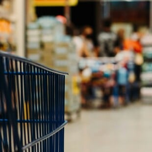 Πρόστιμα σε δύο μεγάλα σούπερ μάρκετ για παραπλανητικές προσφορές