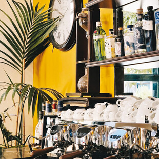 Νερατζιά: Το σαλόνι της παλιάς Αθήνας έγινε το πιο cool στέκι στο Κουκάκι