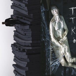 Τhis that keeps on – a personal archaeology –
