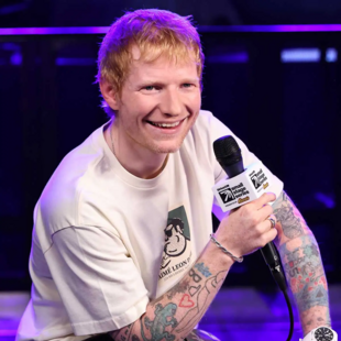 «Τα χαλάω συνέχεια με τις μπύρες»: Ο Ed Sheeran μίλησε πάνω στη σκηνή για διατροφή και six pack