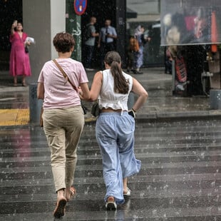 Καιρός: Βροχές και τοπικές καταιγίδες τη Δευτέρα – Πού θα εκδηλωθούν καταιγίδες