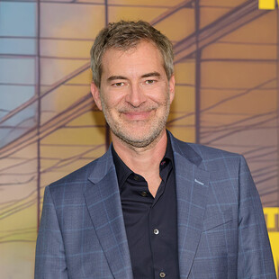 Ο δημιουργός της σειράς «The Morning Show», Mark Duplass, απαντά στις αντιδράσεις για το πρότζεκτ με τρανς άτομα