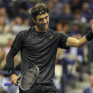 Τενίστας ξέσπασε κατά «καταραμένων Κινέζων» θεατών που έβηχαν προκαλώντας κύμα οργής