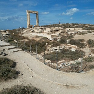 Νέα περίφραξη στην Πορτάρα Νάξου