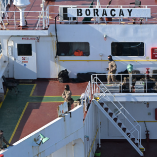 Boracay: Η Γαλλία αναχαίτισε ρωσικό δεξαμενόπλοιο-«φάντασμα» που προκαλεί συναγερμό στην Ευρώπη