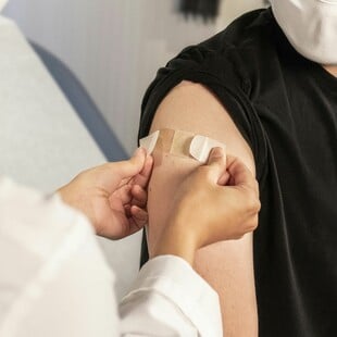 Ξεκίνησε ο αντιγριπικός εμβολιασμός: Ποιοι πρέπει να κάνουν το εμβόλιο