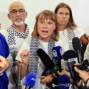 Η Γκρέτα Τούνμπεργκ στην Αθήνα: «Ας είμαστε σαφείς, μια γενοκτονία διεξάγεται μπροστά στα μάτια μας»