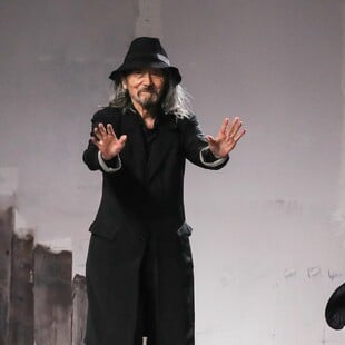 Yohji Yamamoto: «Η μόδα έχει γίνει αστείο, όλα περιστρέφονται γύρω από τα χρήματα»