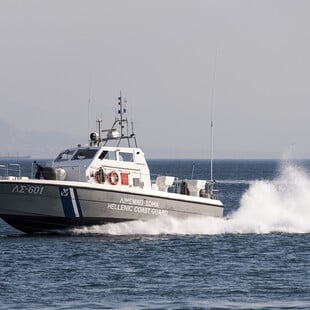 Ναυάγιο ανοιχτά της Λέσβου: Τέσσερις άνθρωποι ανασύρθηκαν χωρίς τις αισθήσεις τους