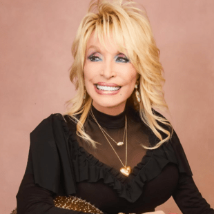 Η Ντόλι Πάρτον απαντά στις φήμες για την υγεία της: «Δεν έχω πεθάνει ακόμα!»