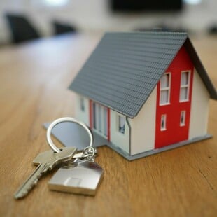 Το «όνειρο» του Airbnb φτάνει στο τέλος: Γιατί χιλιάδες ιδιοκτήτες αποσύρουν τα ακίνητά τους