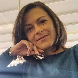 Πάτρα: Η στιγμή της επίθεσης στη 41χρονη Γαρυφαλλιά από τον σύντροφό της