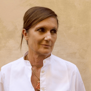 Fendi: Η Μαρία Γκράτσια Κιούρι είναι επίσημα η νέα καλλιτεχνική διευθύντρια του ιταλικού οίκου