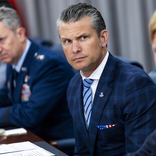 Αναγκαστική προσγείωση για τον υπουργό Άμυνας των ΗΠΑ στο Ηνωμένο Βασίλειο