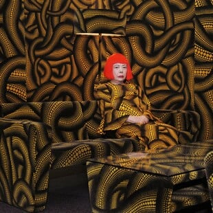 Το μαγευτικό, υπερβατικό σύμπαν της Yayoi Kusama προσγειώνεται στην Ευρώπη 