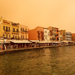 ΑΦΡΙΚΑΝΙΚΗ ΣΚΟΝΗ ΕΠΙΣΤΡΕΦΕΙ