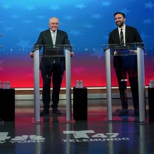 Εκλογές Νέας Υόρκης: Σφοδρή σύγκρουση Μαμντάνι - Κουόμο στο πρώτο debate