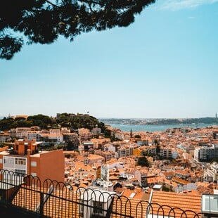 Η στέγη στην Πορτογαλία έγινε είδος πολυτελείας – Τουρίστες και Airbnb εκτοξεύουν τις τιμές ακινήτων